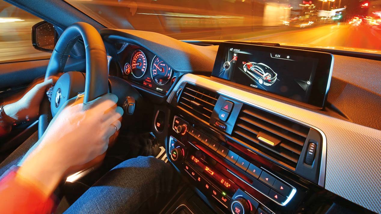 BMW 330e vs Volkswagen Passat GTE