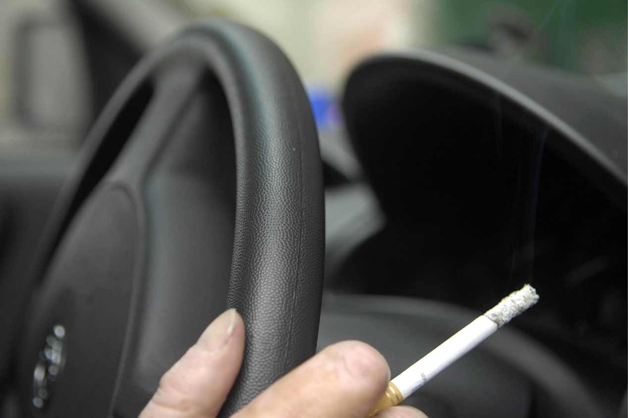 Malos olores en el coche: tabaco, mascotas...