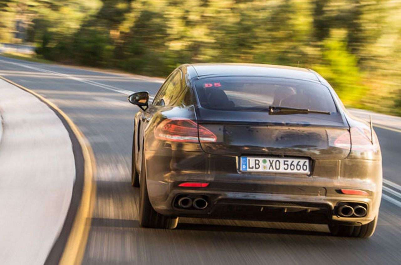Porsche Panamera 2017, imágenes en carretera