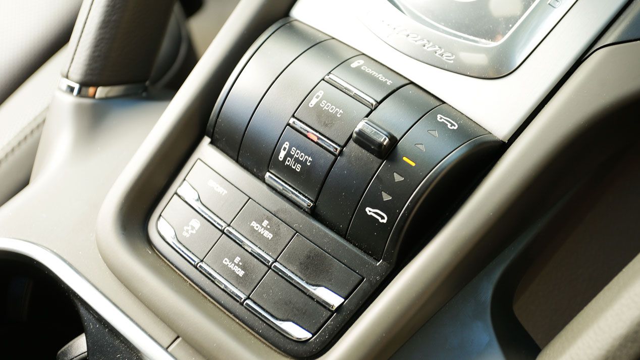 BMW X5 xDrive40e y Porsche Cayenne S E-Hybrid, híbridos enchufables