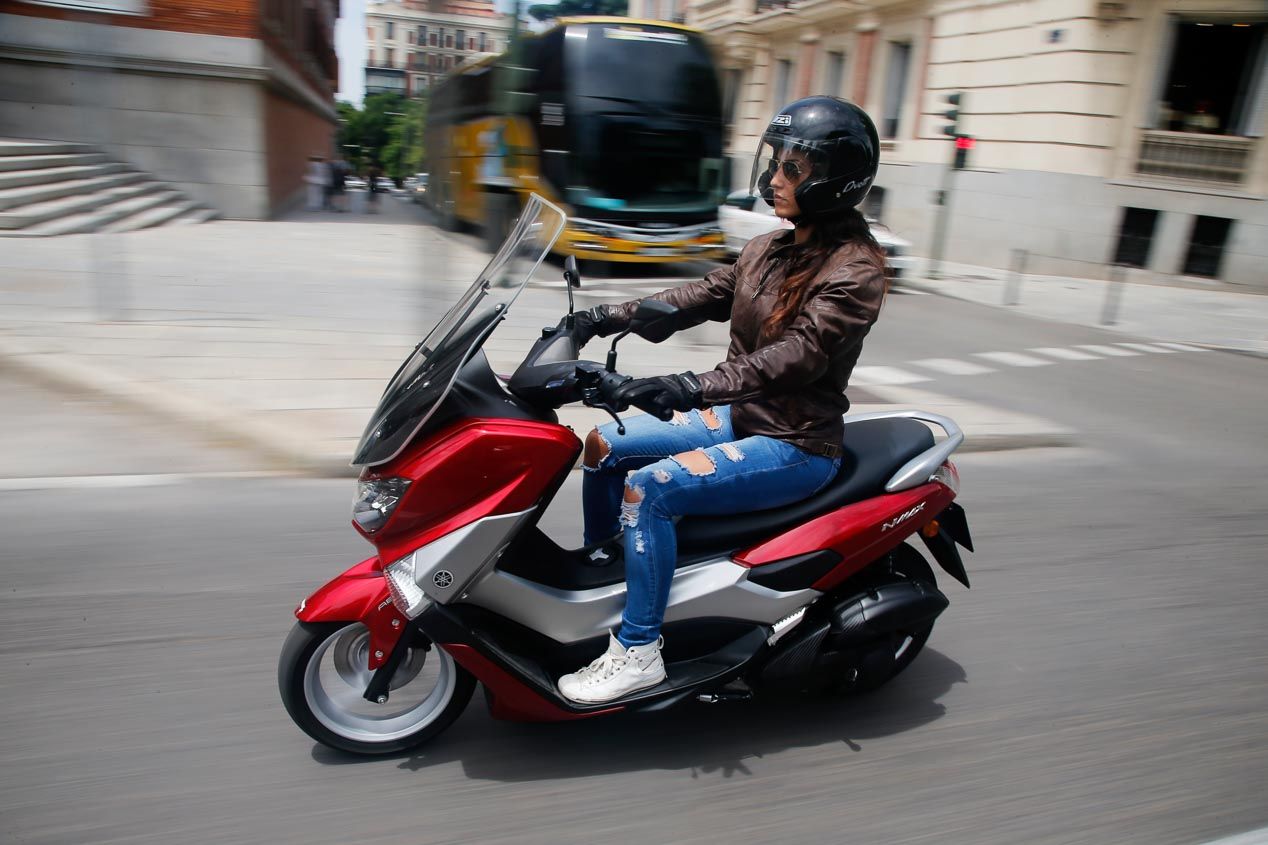 Sortea el atasco con tu carné de coche: nuevas Yamaha N-Max y Tricity