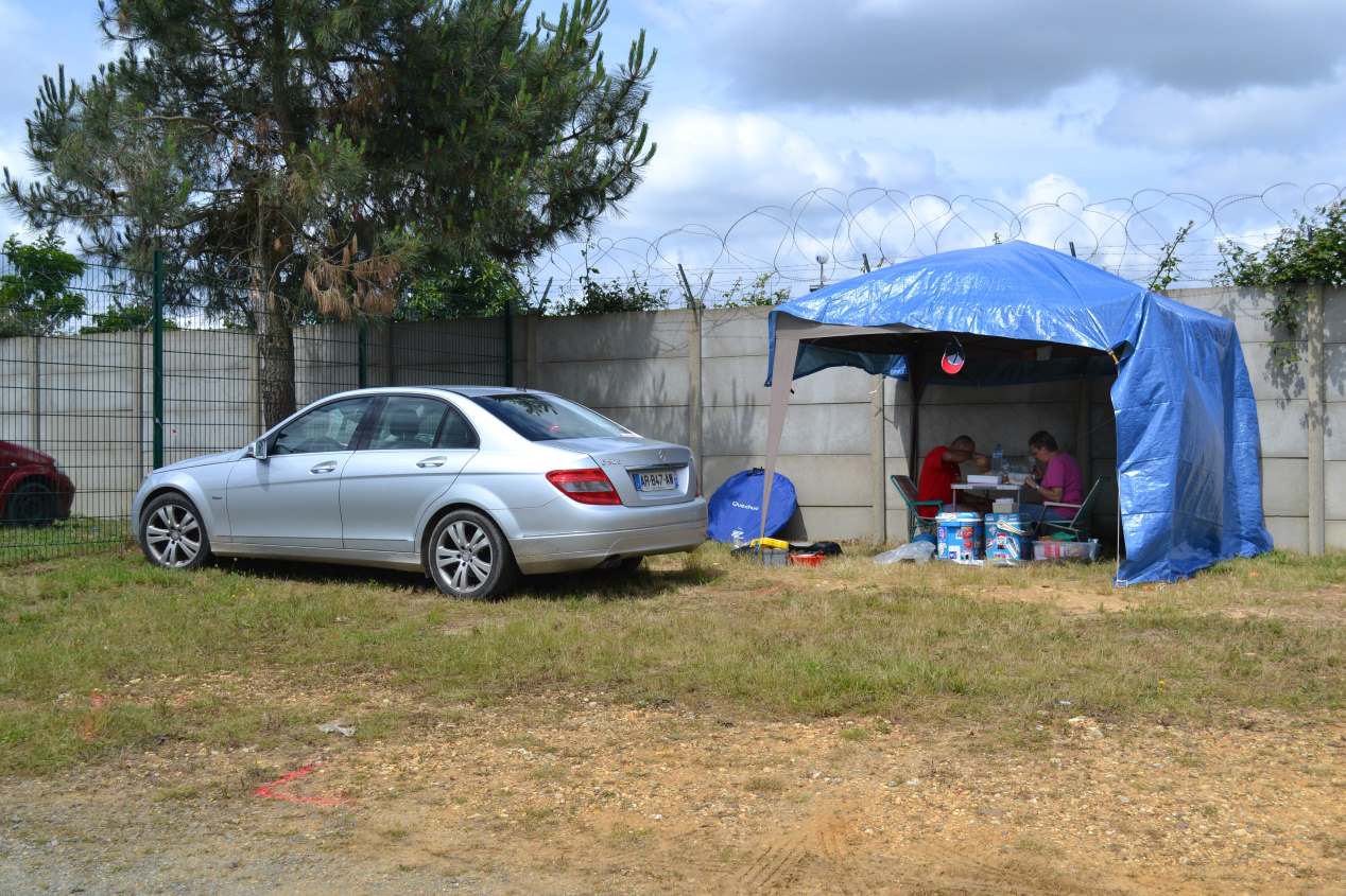 24 Horas de Le Mans: viajar en un coche deportivo y dormir en una tienda de campaña