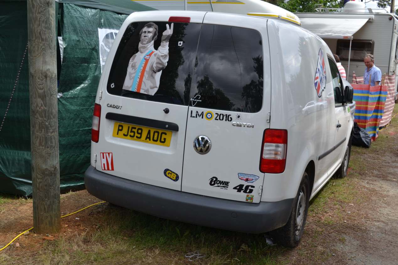 24 Horas de Le Mans: viajar en un coche deportivo y dormir en una tienda de campaña