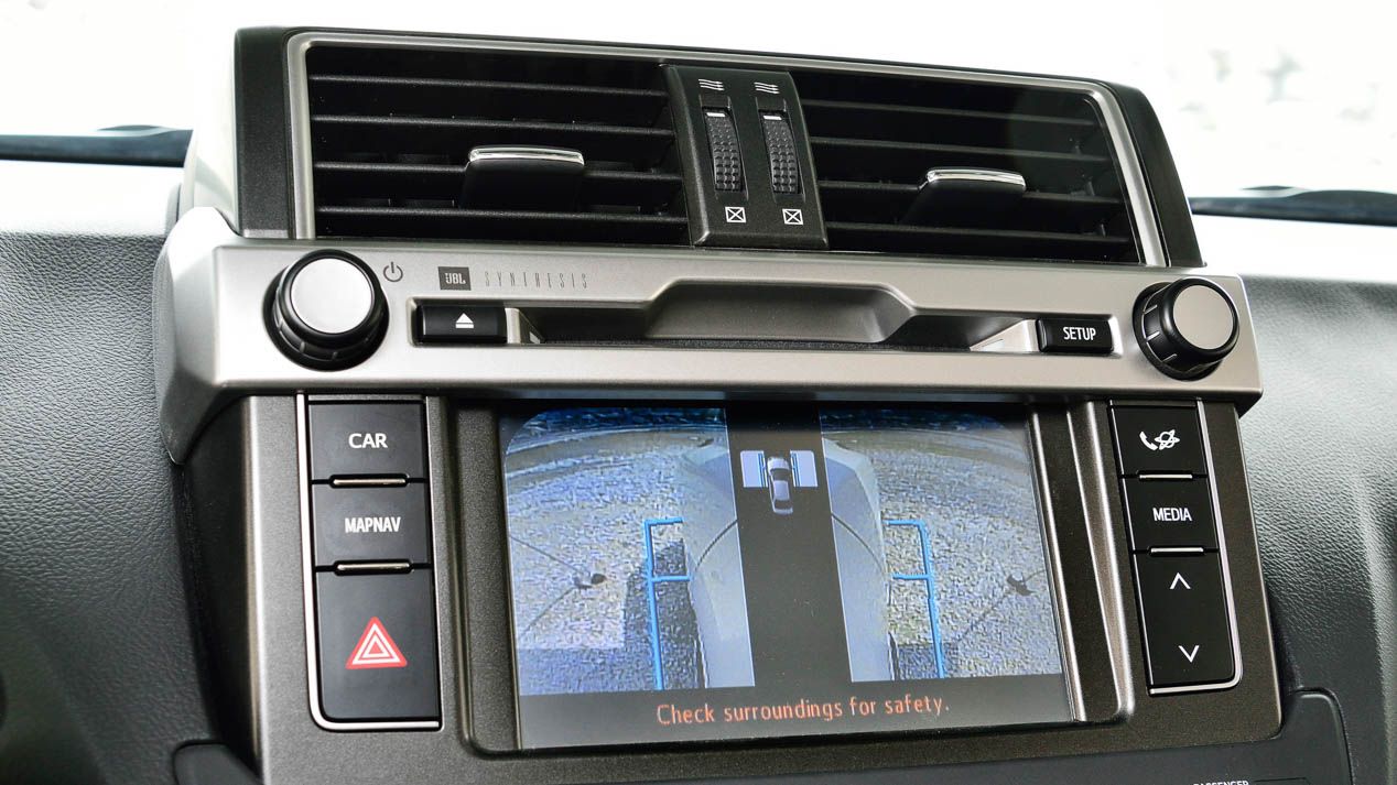 Probamos el Toyota Land Cruiser 180D automático: un tipo muy duro