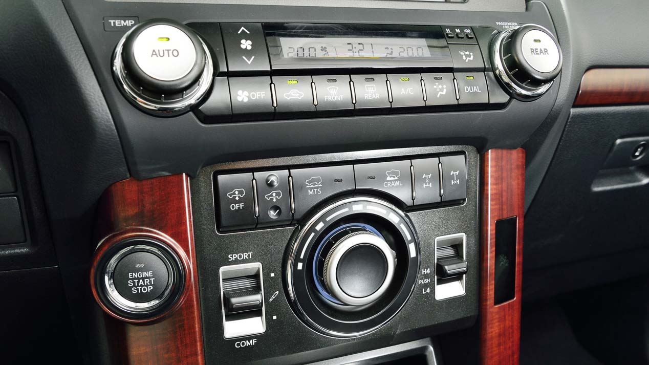 Probamos el Toyota Land Cruiser 180D automático: un tipo muy duro