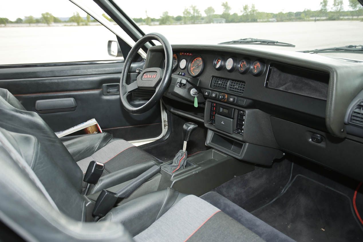Peugeot 205 T16