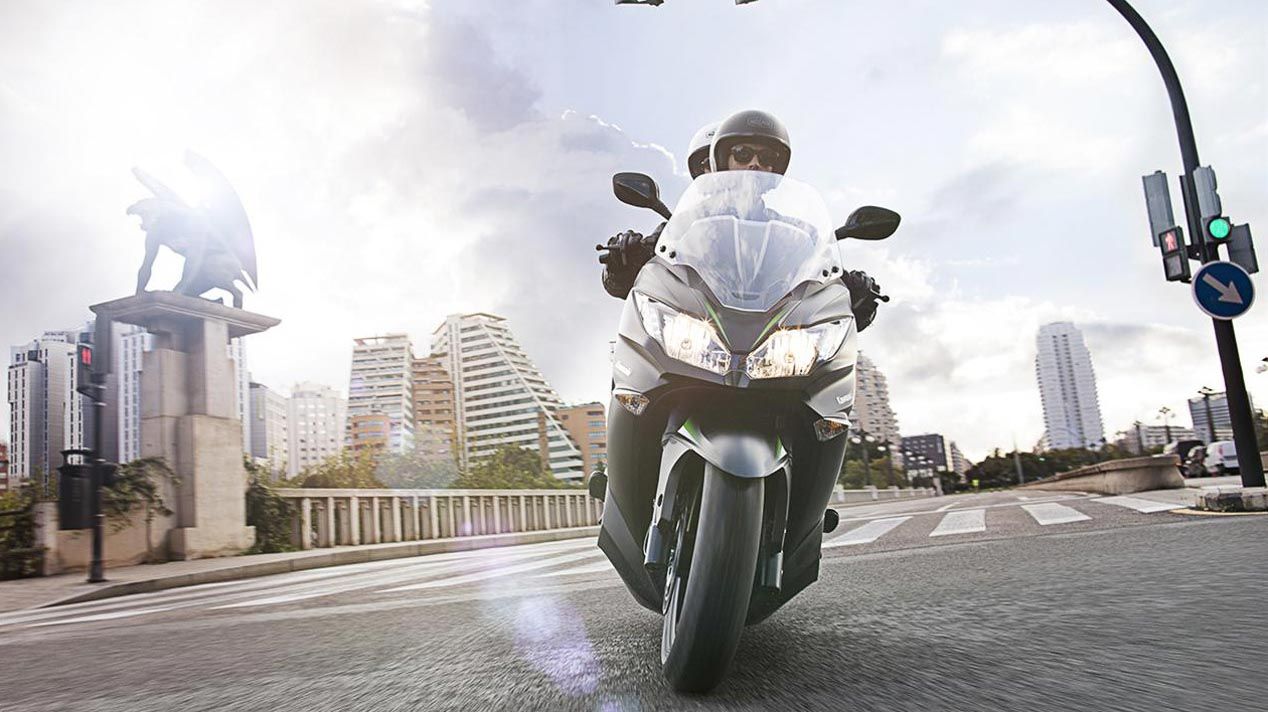 Nueva Kawasaki J125: sortea el atasco