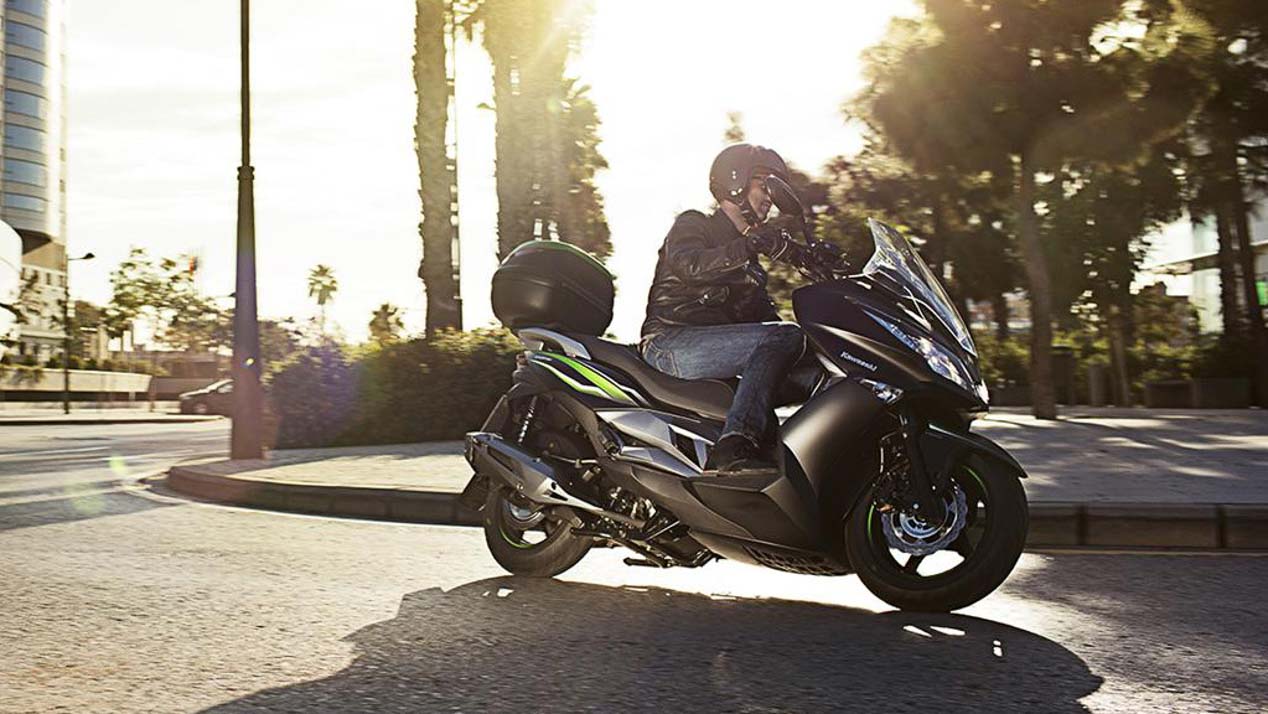 Nueva Kawasaki J125: sortea el atasco