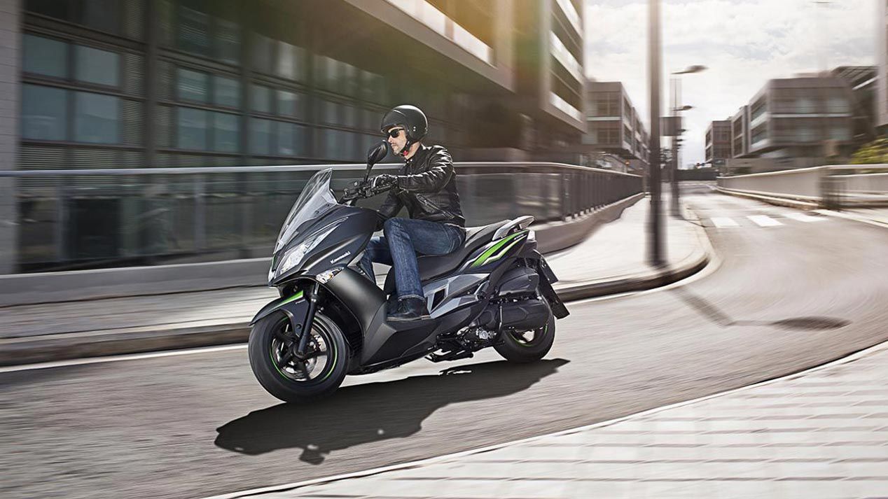 Nueva Kawasaki J125: sortea el atasco