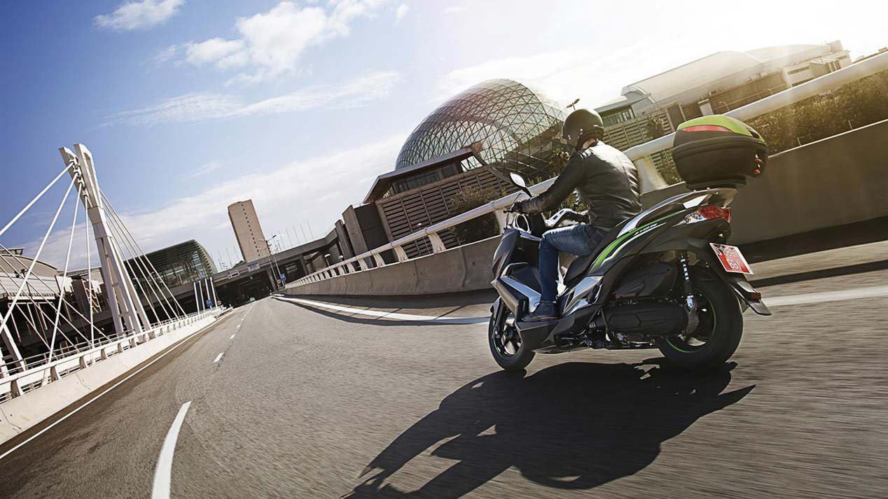 Nueva Kawasaki J125: sortea el atasco