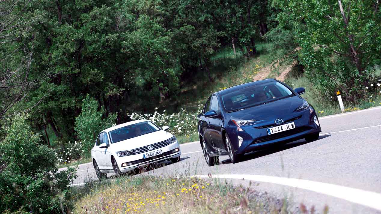 Comparativa: Toyota Prius vs Volkswagen Passat 1.6 TDI BlueMotion