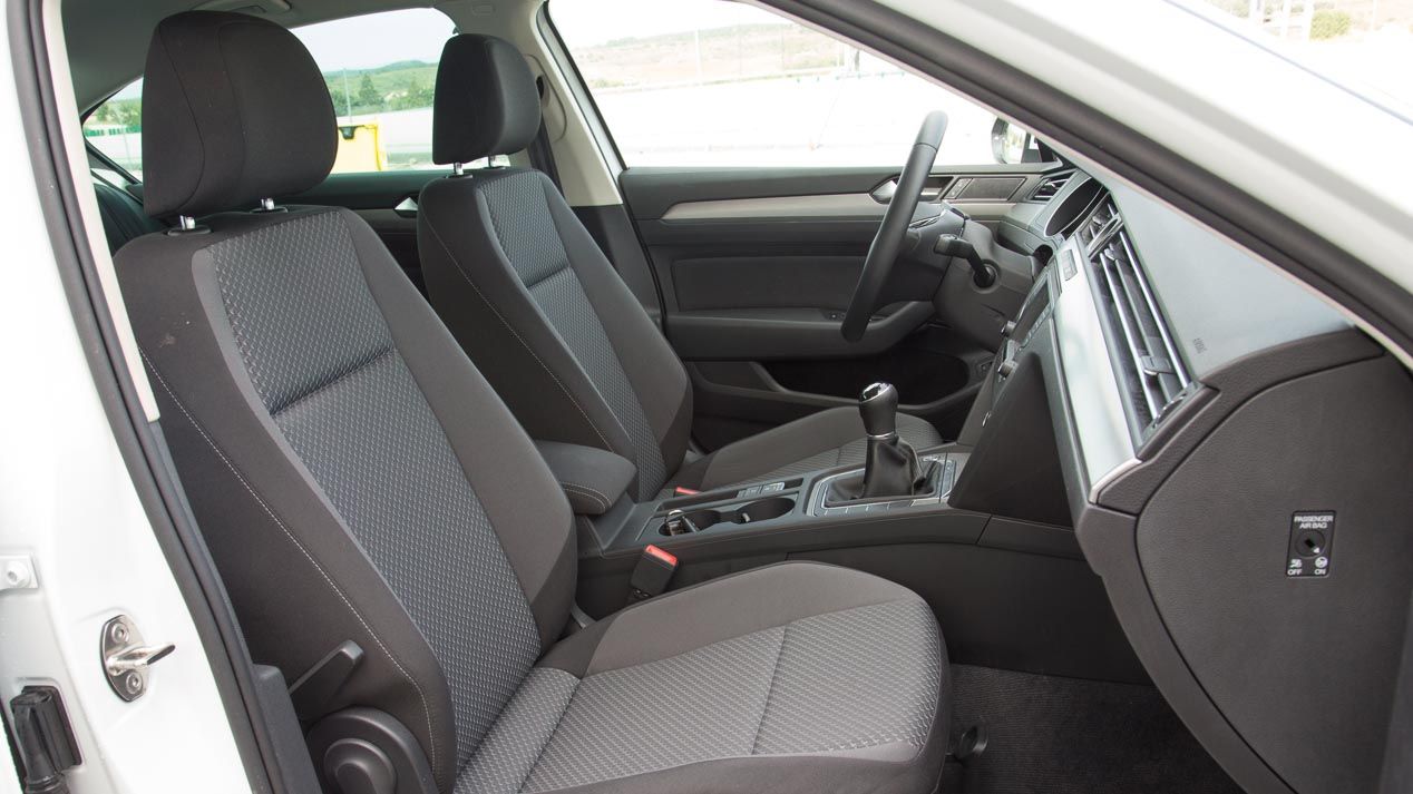Comparativa: Toyota Prius vs Volkswagen Passat 1.6 TDI BlueMotion