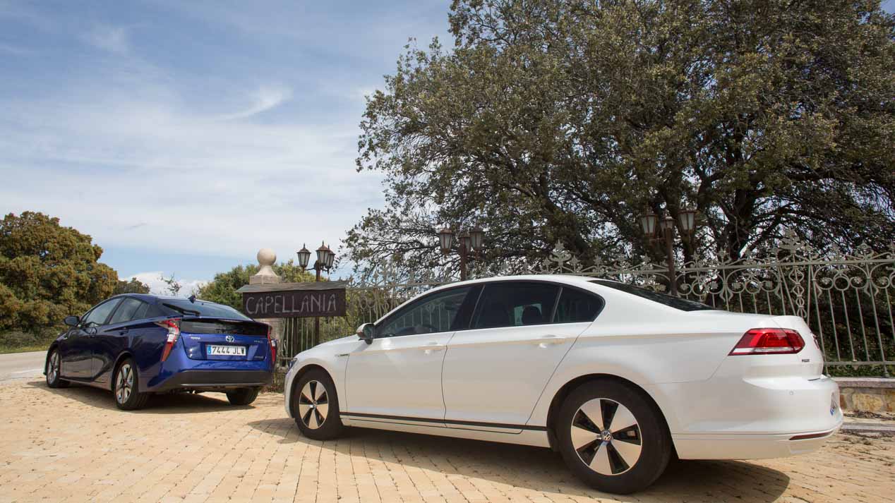 Comparativa: Toyota Prius vs Volkswagen Passat 1.6 TDI BlueMotion