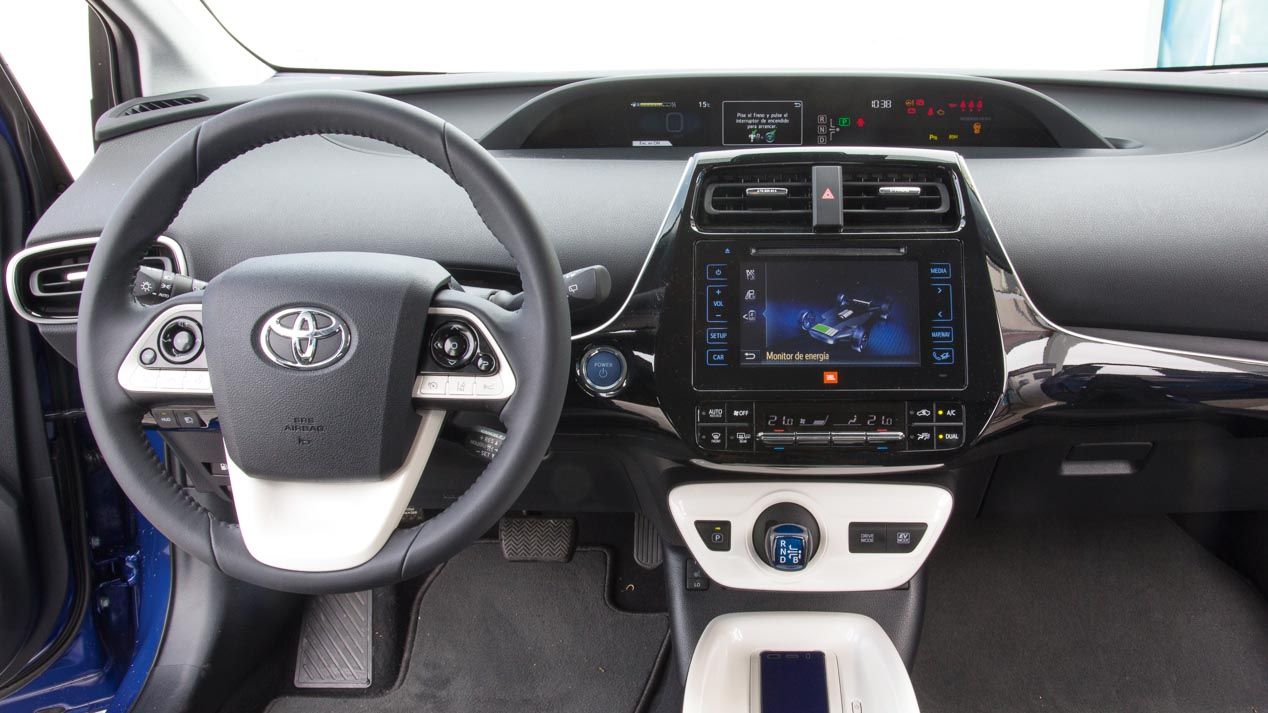 Comparativa: Toyota Prius vs Volkswagen Passat 1.6 TDI BlueMotion