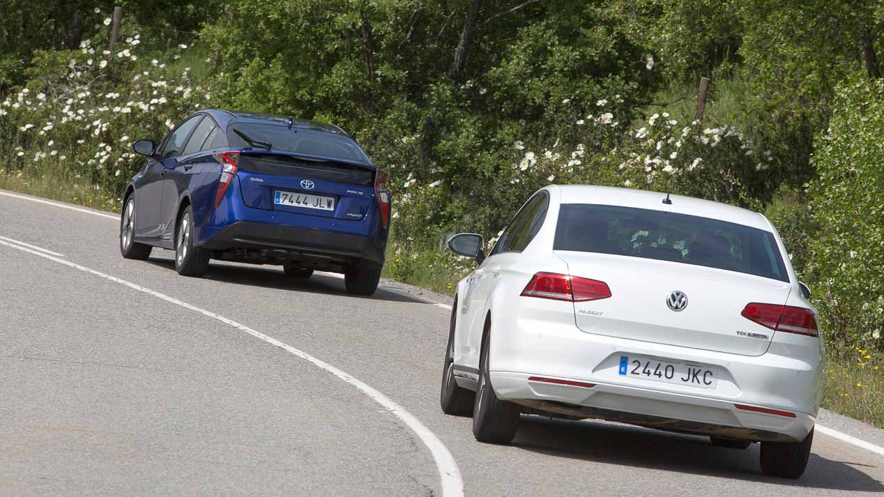Comparativa: Toyota Prius vs Volkswagen Passat 1.6 TDI BlueMotion