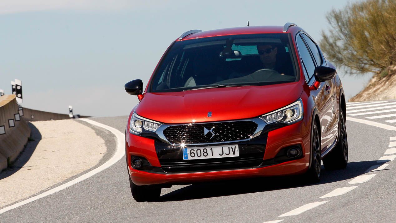 DS4 - Infiniti Q30, carácter Premium