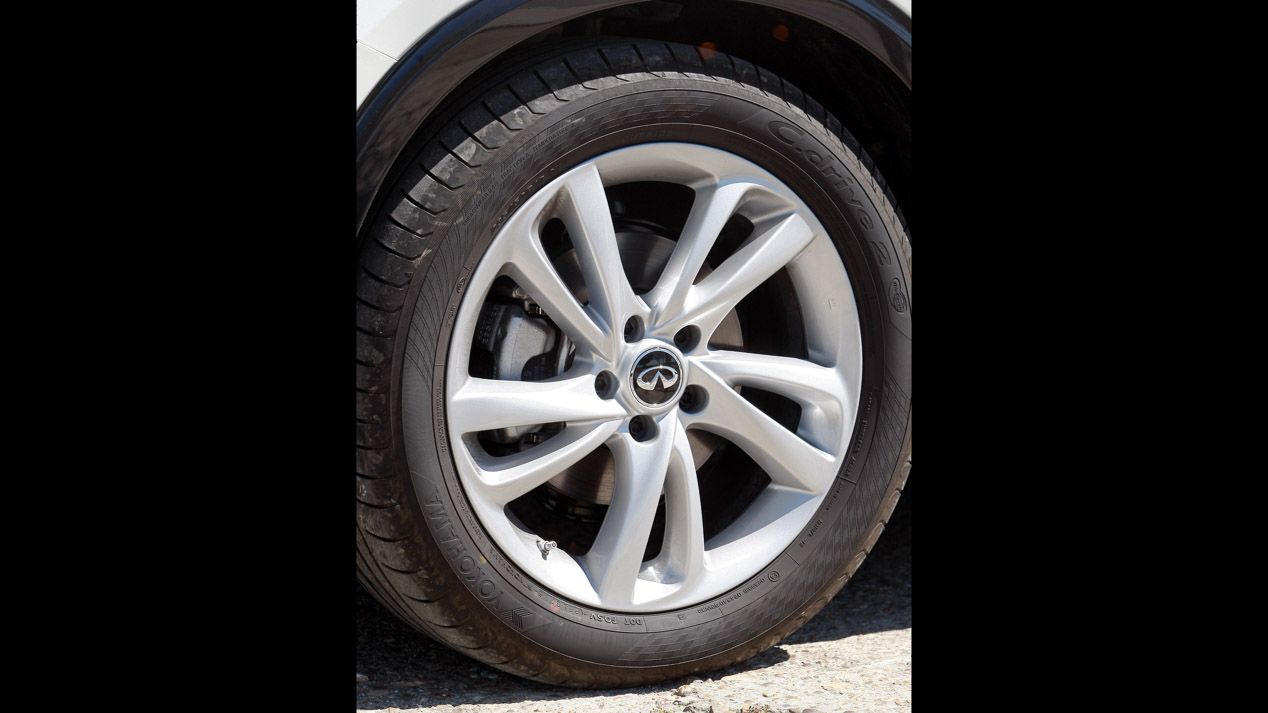 DS4 - Infiniti Q30, carácter Premium