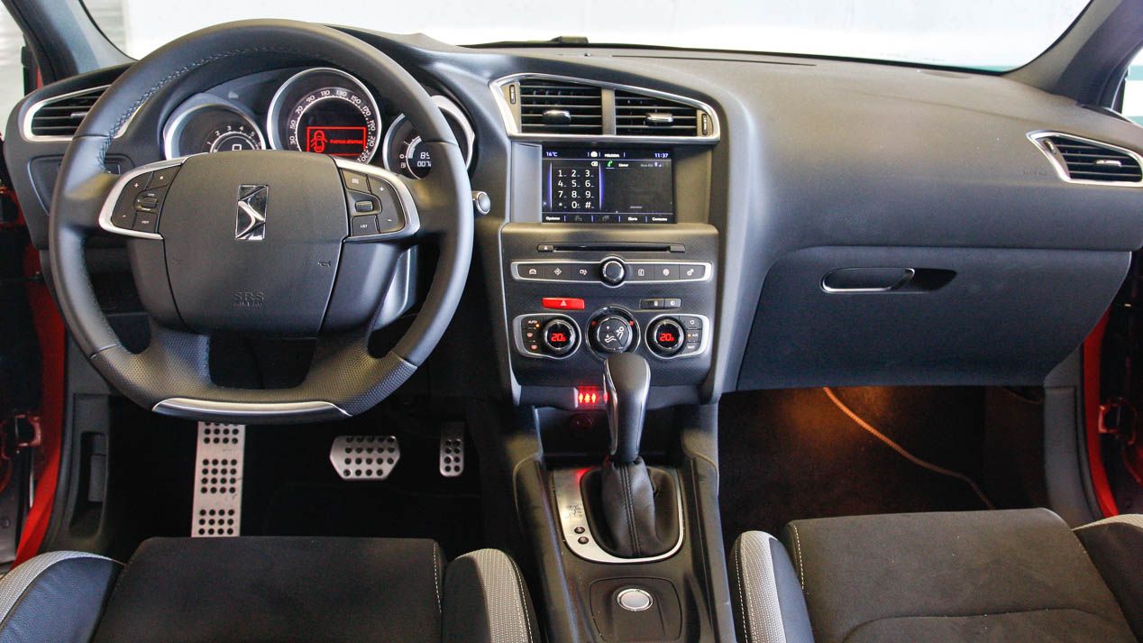 DS4 - Infiniti Q30, carácter Premium