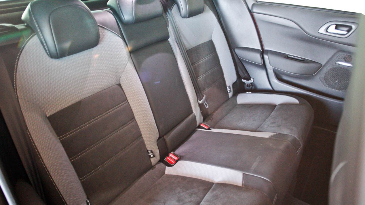 DS4 - Infiniti Q30, carácter Premium