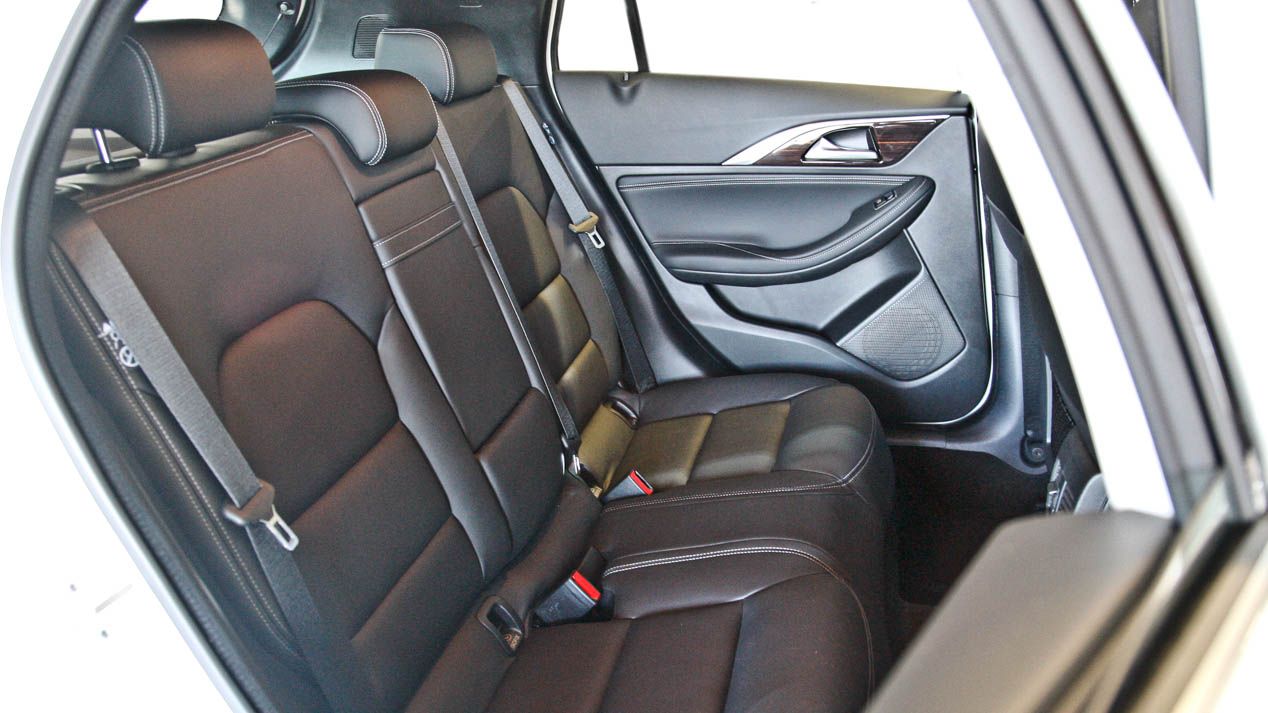 DS4 - Infiniti Q30, carácter Premium