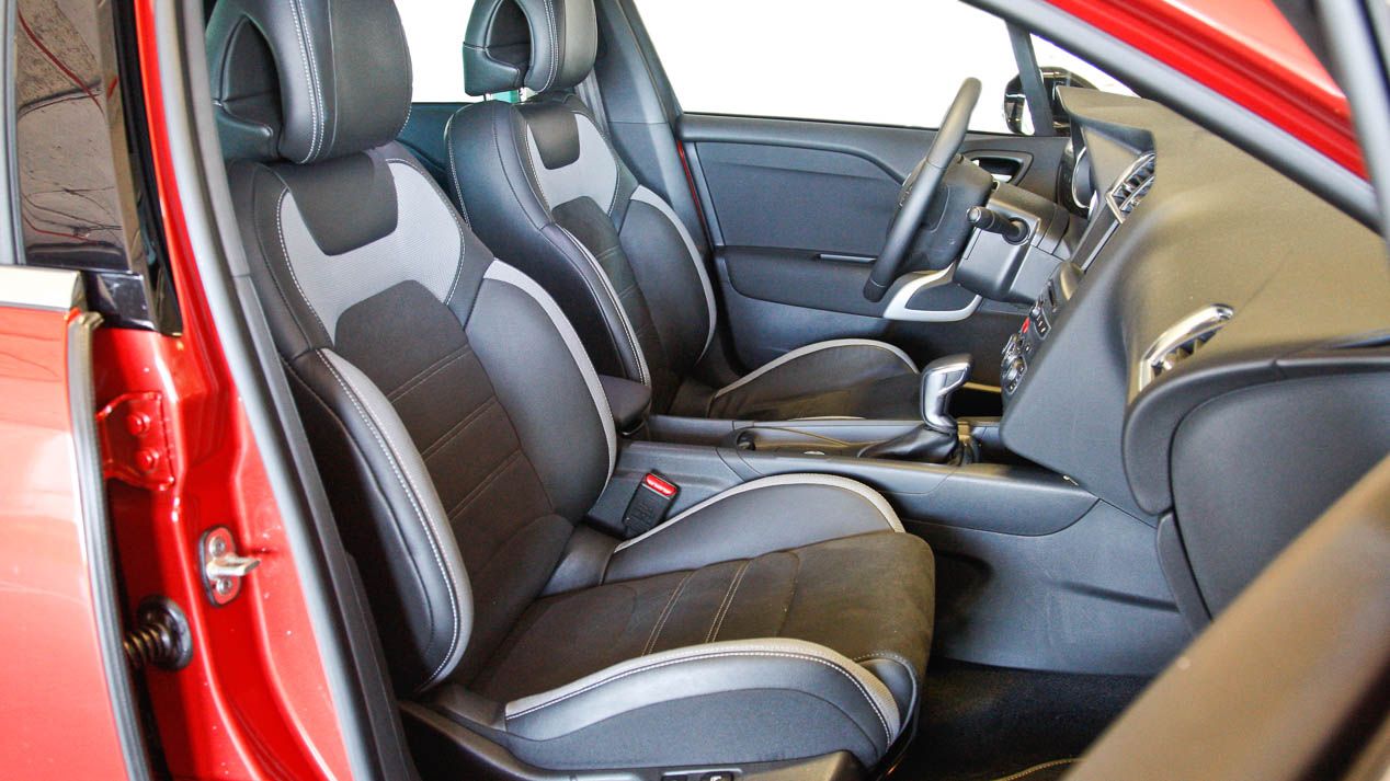 DS4 - Infiniti Q30, carácter Premium