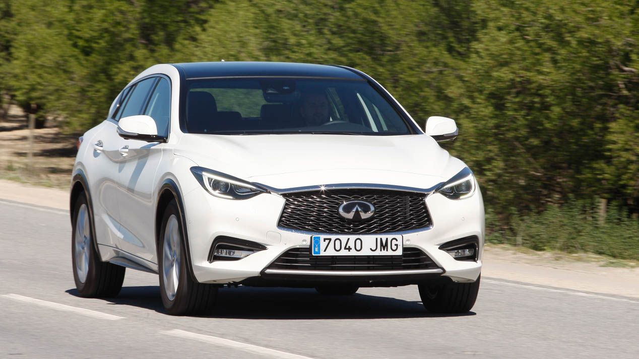 DS4 - Infiniti Q30, carácter Premium