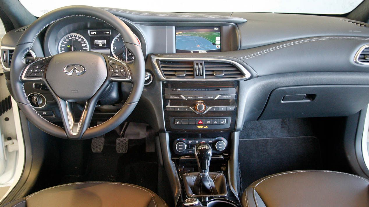 DS4 - Infiniti Q30, carácter Premium