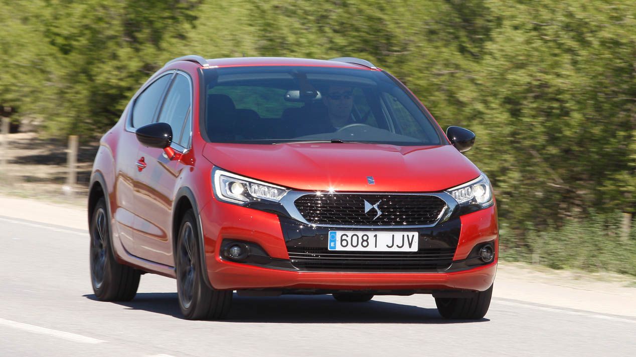 DS4 - Infiniti Q30, carácter Premium