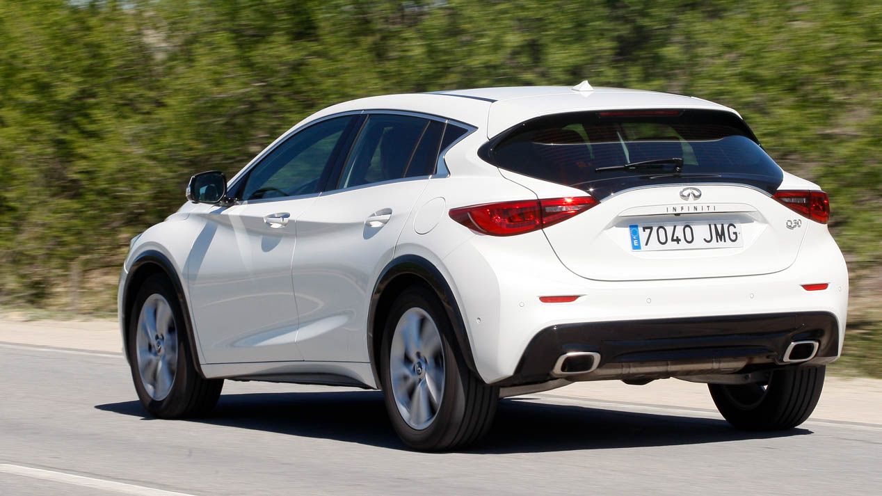 DS4 - Infiniti Q30, carácter Premium