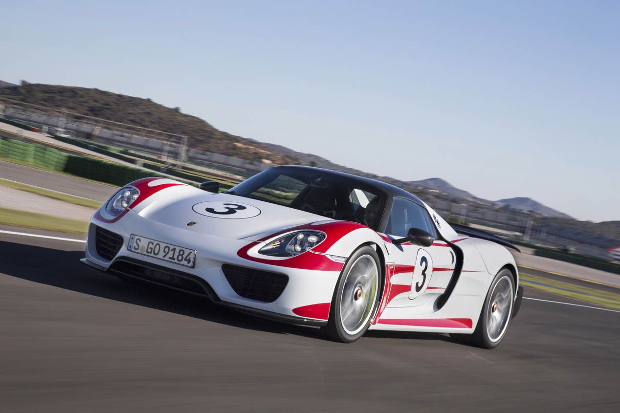 Porsche, con sistema de propulsión híbrido llegado de la competición