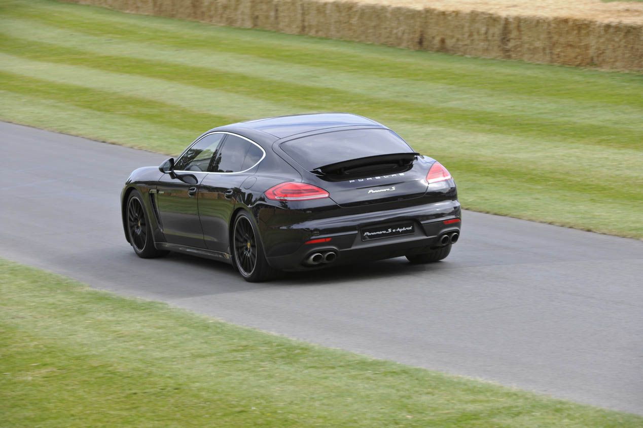 Porsche, con sistema de propulsión híbrido llegado de la competición