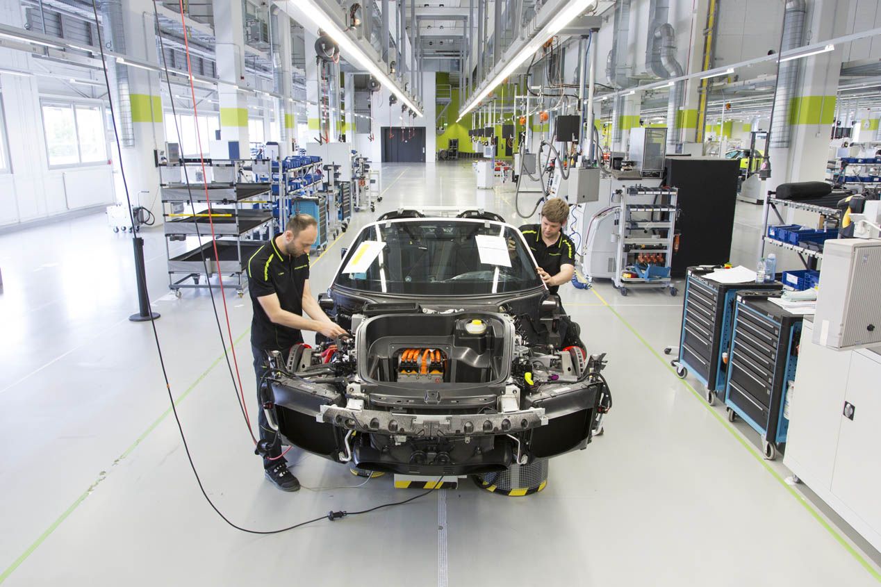 Porsche, con sistema de propulsión híbrido llegado de la competición