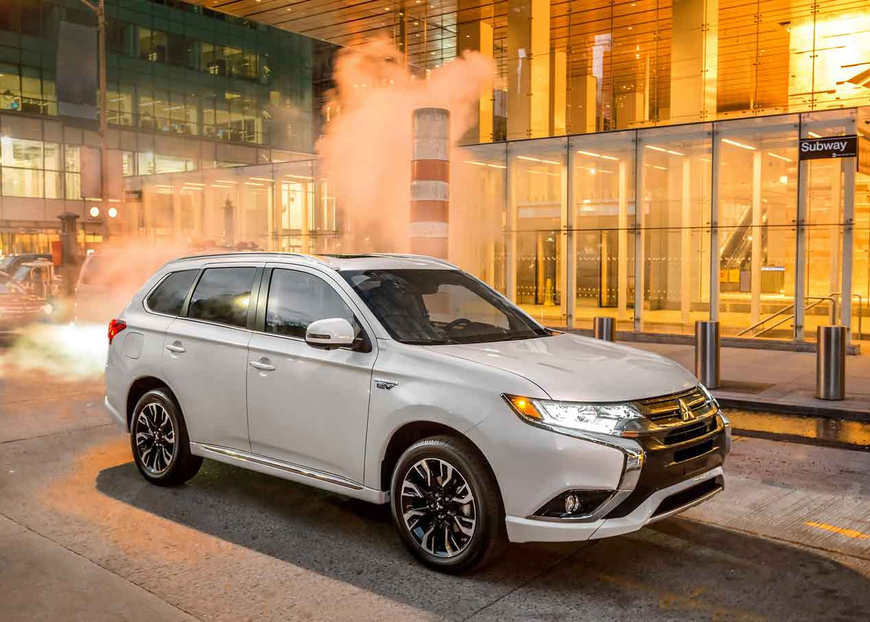 La policía ucraniana comenzará a patrullar en el Mitsubishi Outlander PHEV