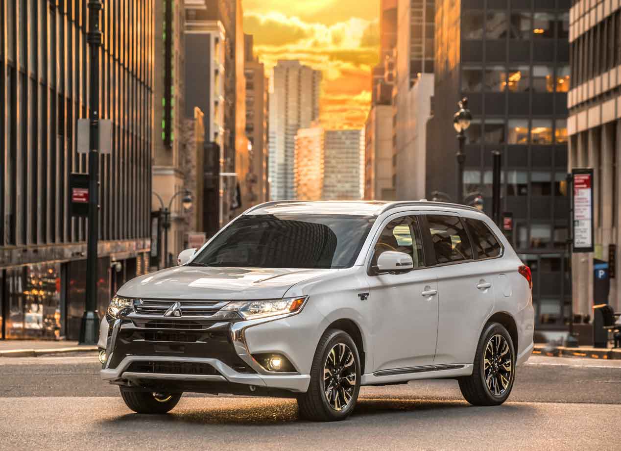 La policía ucraniana comenzará a patrullar en el Mitsubishi Outlander PHEV