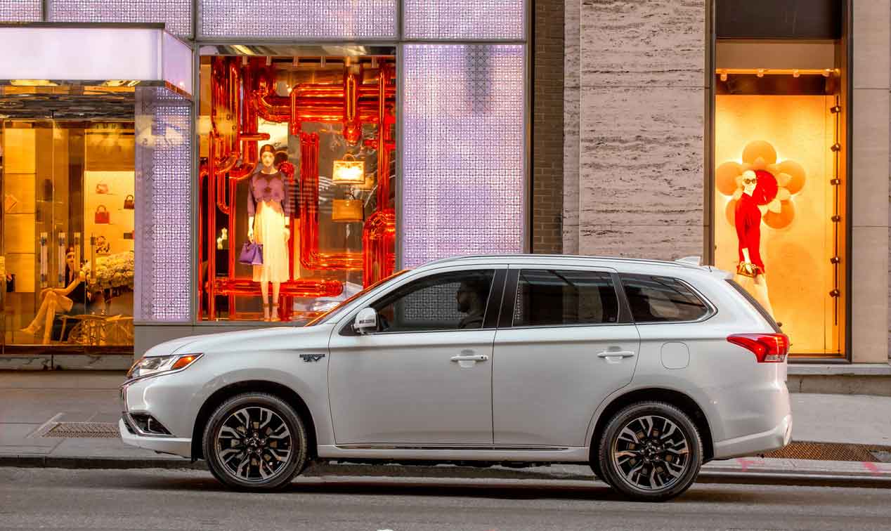 La policía ucraniana comenzará a patrullar en el Mitsubishi Outlander PHEV
