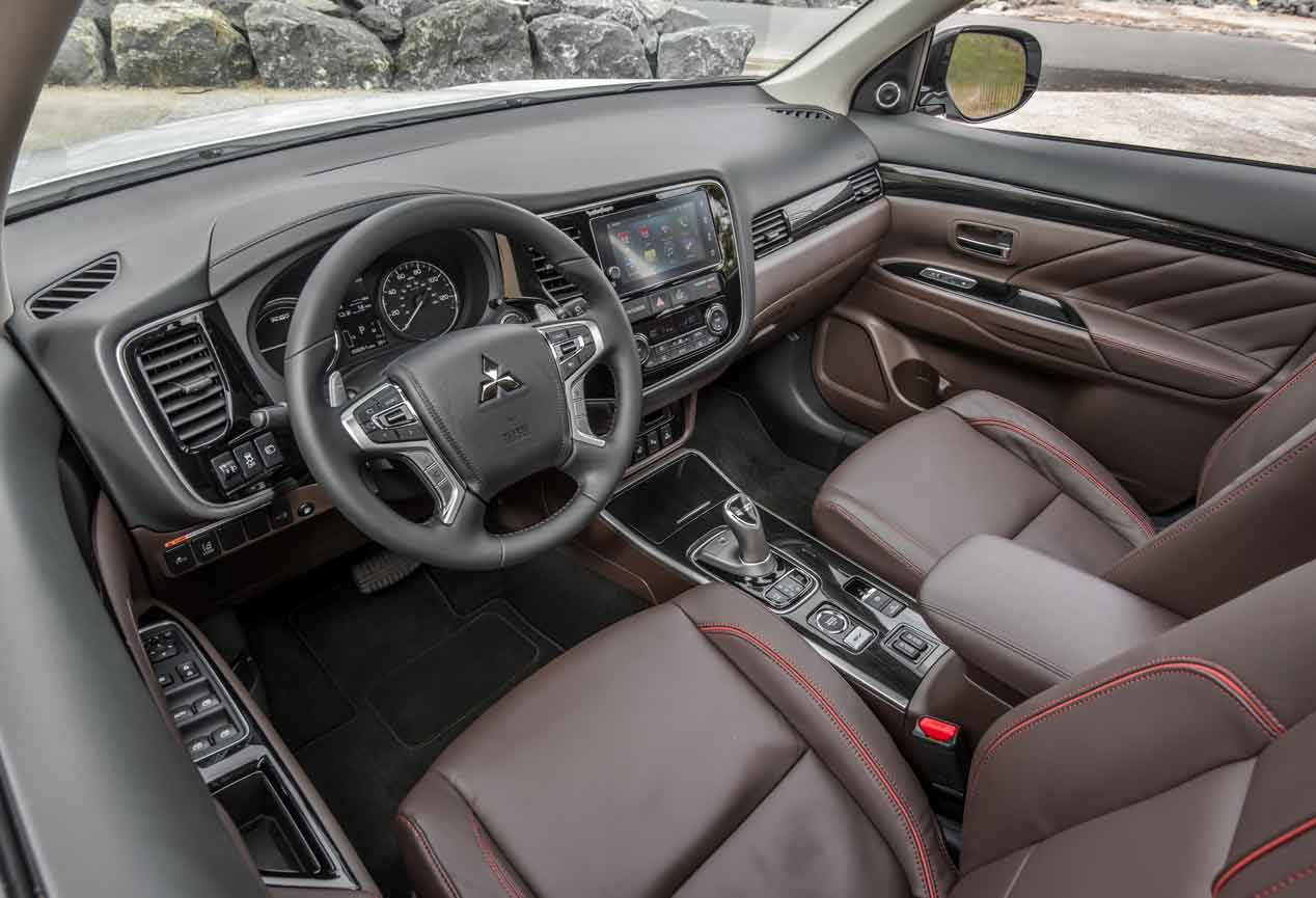 La policía ucraniana comenzará a patrullar en el Mitsubishi Outlander PHEV