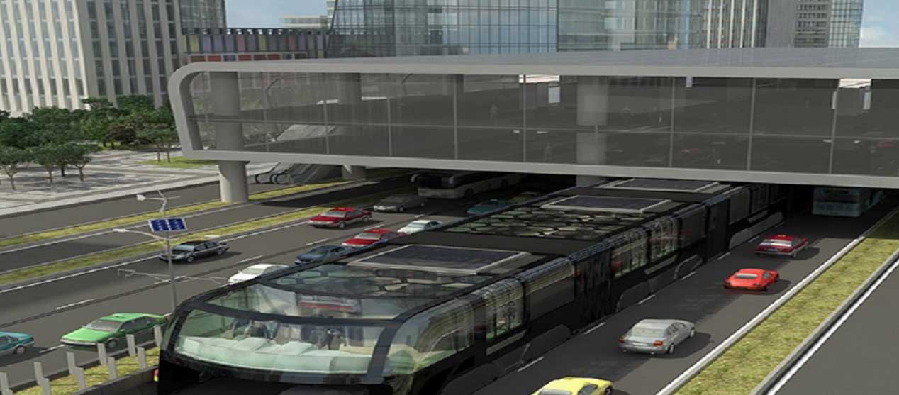 El autobús que pasa por encima de los coches, en imágenes