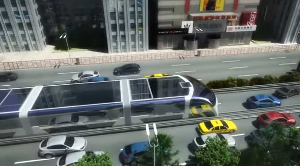 El autobús que pasa por encima de los coches, en imágenes