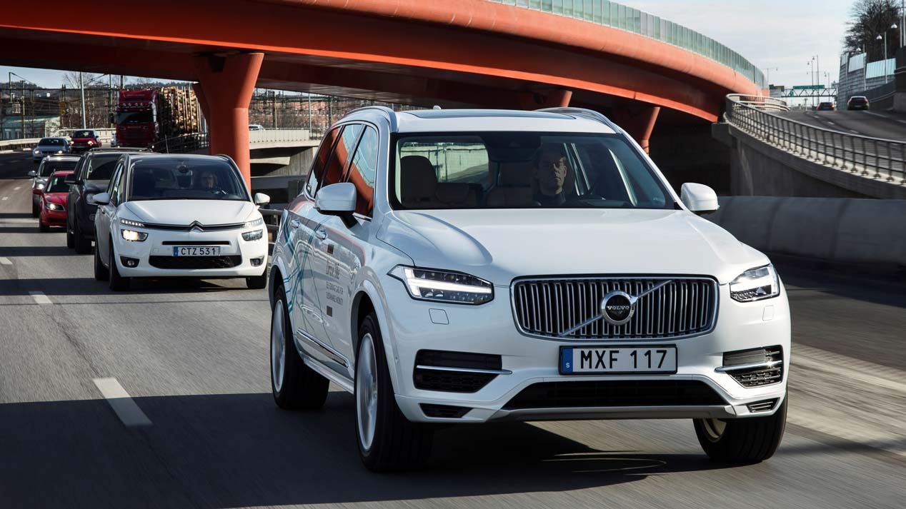 Volvo y Uber se alían para desarrollar coches de conducción autónoma