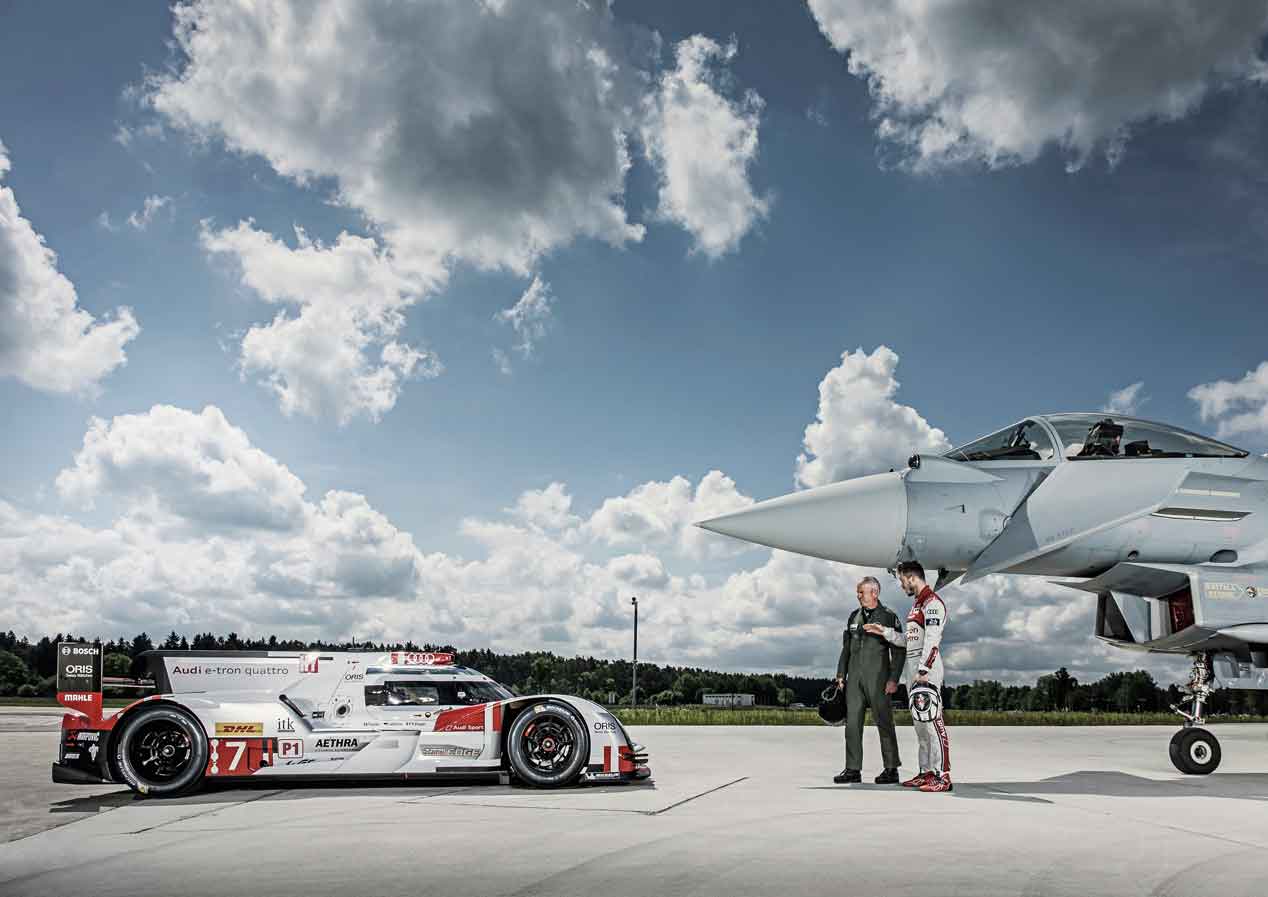 Un jet de combate, cara a cara con un Audi R18 e-tron quattro