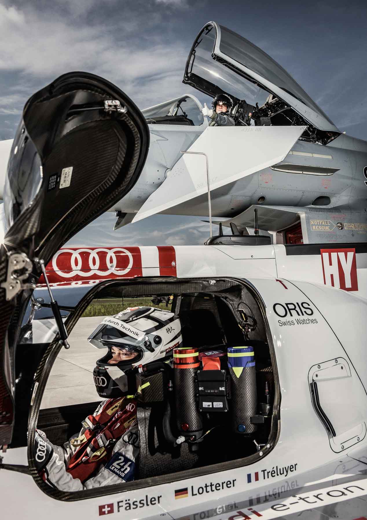 Un jet de combate, cara a cara con un Audi R18 e-tron quattro