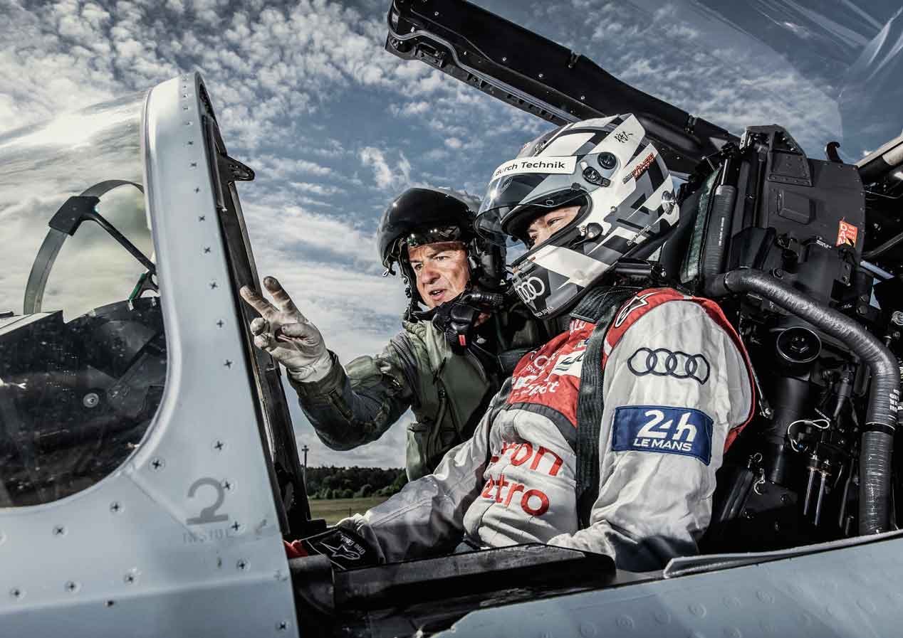 Un jet de combate, cara a cara con un Audi R18 e-tron quattro