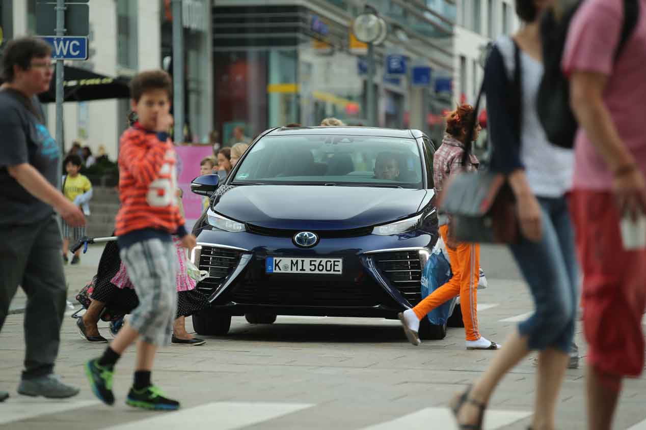 Toyota Mirai, así se conduce un coche de hidrógeno