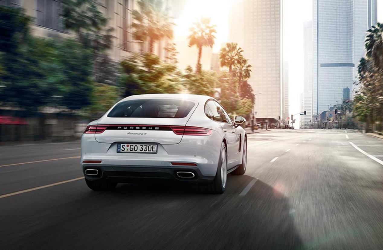 Porsche Panamera 4 E-Hybrid: estreno en el Salón de París