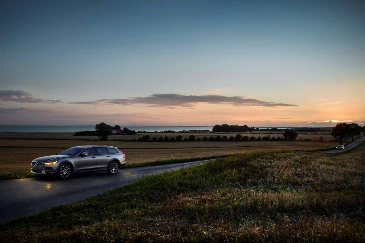 Volvo V90 Cross Country: así es el gran familiar aventurero