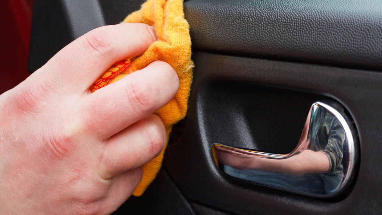 Trucos para lavar, revisar y dejar el coche a punto después de las vacaciones