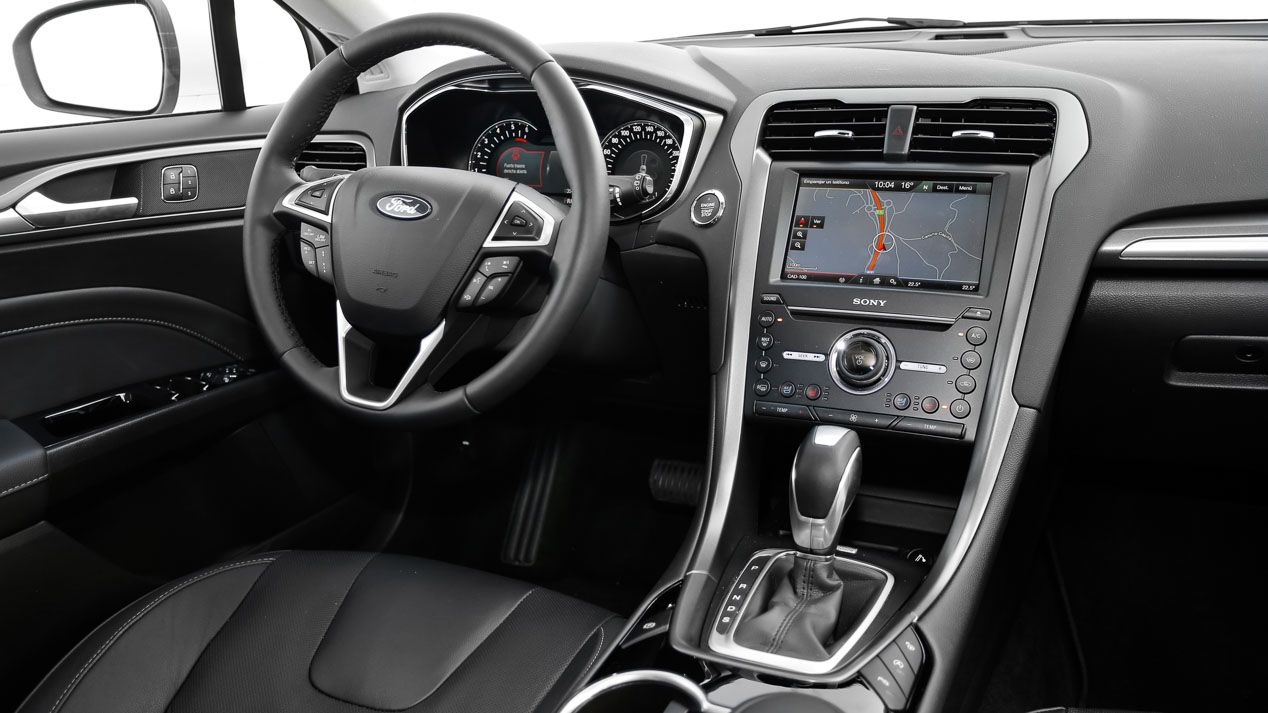 Ford Mondeo Sportbreak 2.0 TDCI-180 Poweshift AWD contra Skoda Superb 2.0 TDI-190 DSG 4x4, generalistas de altas miras