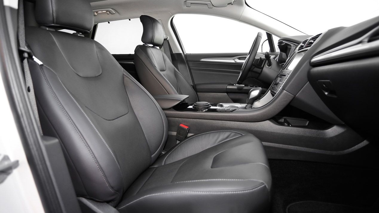 Ford Mondeo Sportbreak 2.0 TDCI-180 Poweshift AWD contra Skoda Superb 2.0 TDI-190 DSG 4x4, generalistas de altas miras