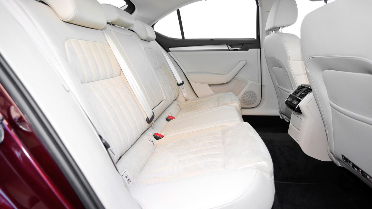 Ford Mondeo Sportbreak 2.0 TDCI-180 Poweshift AWD contra Skoda Superb 2.0 TDI-190 DSG 4x4, generalistas de altas miras