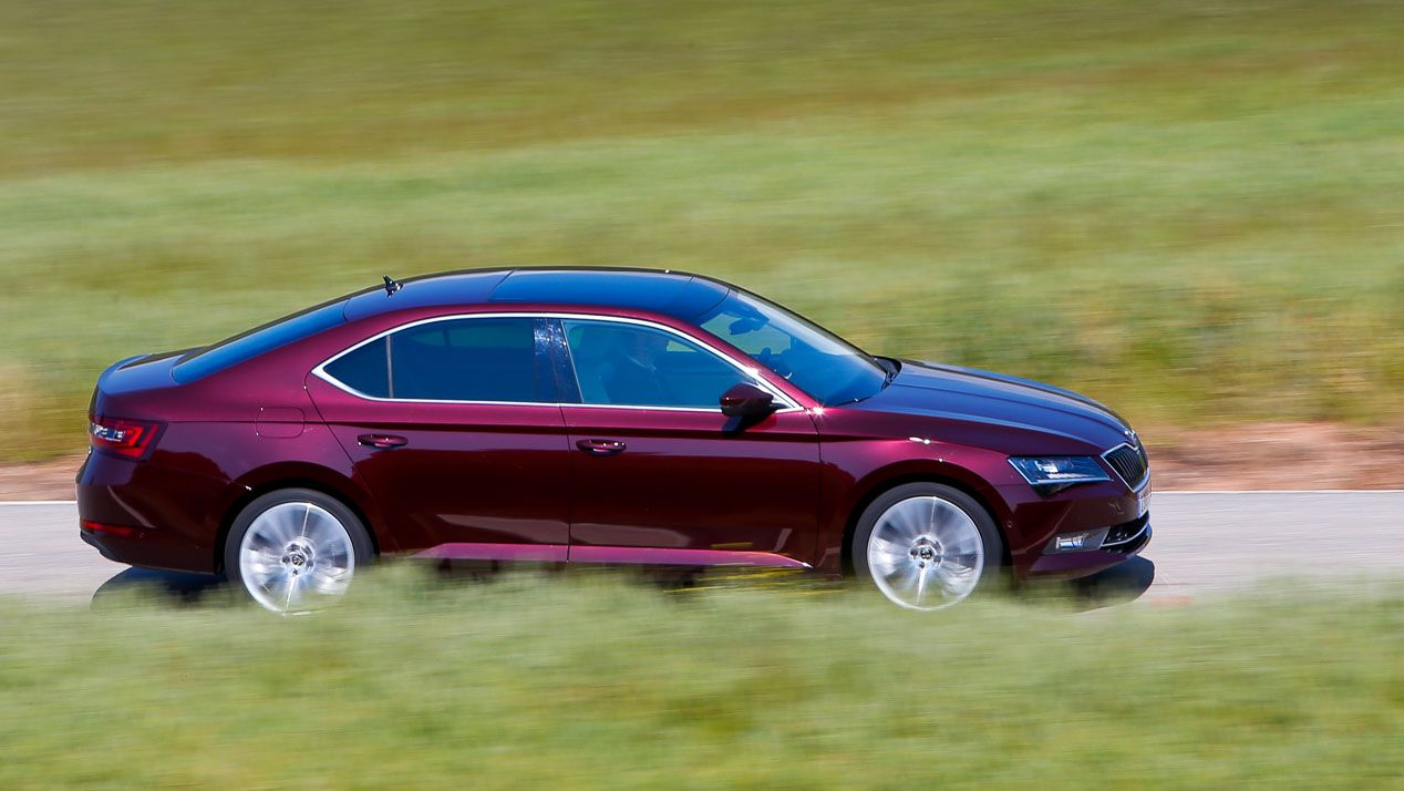 Ford Mondeo Sportbreak 2.0 TDCI-180 Poweshift AWD contra Skoda Superb 2.0 TDI-190 DSG 4x4, generalistas de altas miras